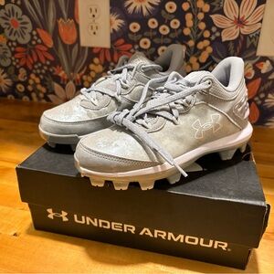 Under Armour Light Gray Cleats
